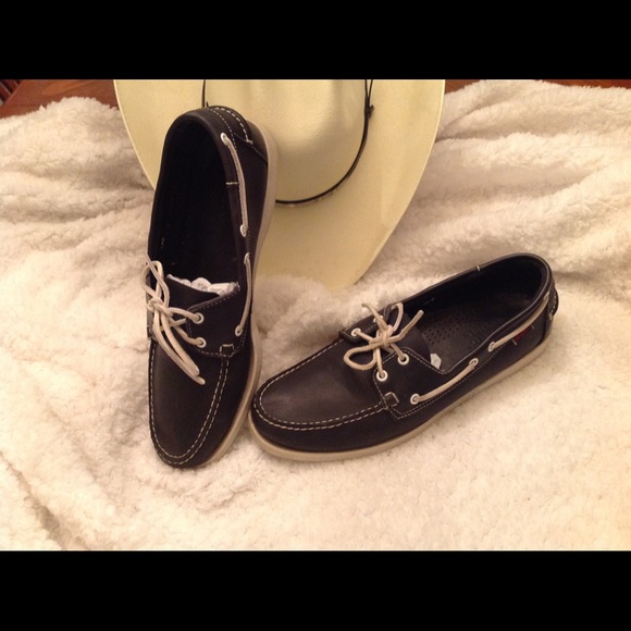 sebago docksides sizing